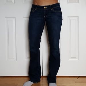 Barely worn American Eagle slim boot cut jeans.